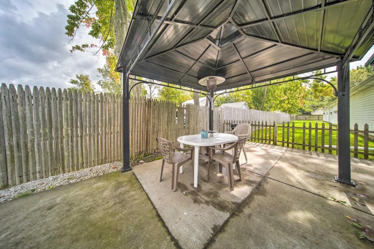 Geneva-On-The-Lake Cottage With Patio Walk To Shore Екстериор снимка