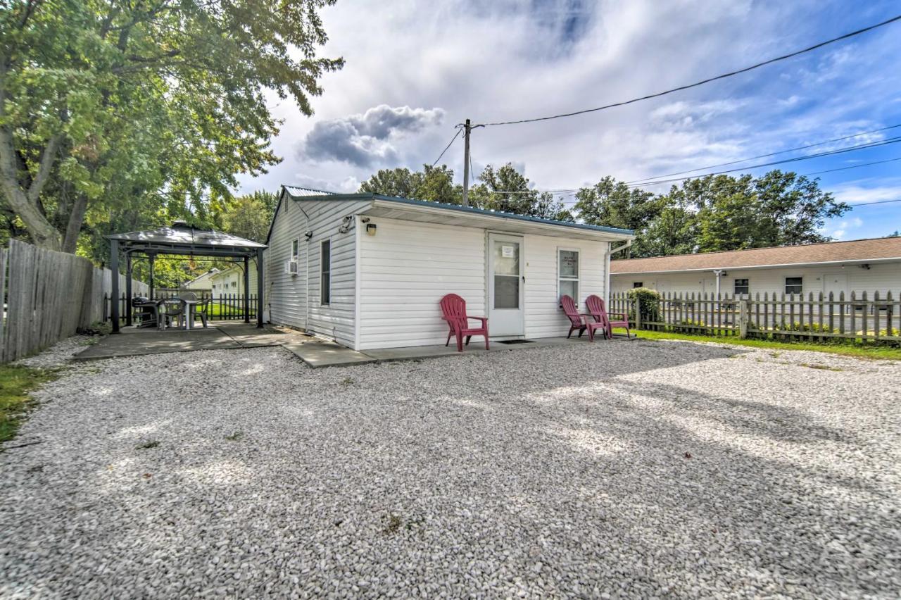 Geneva-On-The-Lake Cottage With Patio Walk To Shore Екстериор снимка